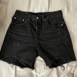 Levi’s 501 Mid thigh shorts